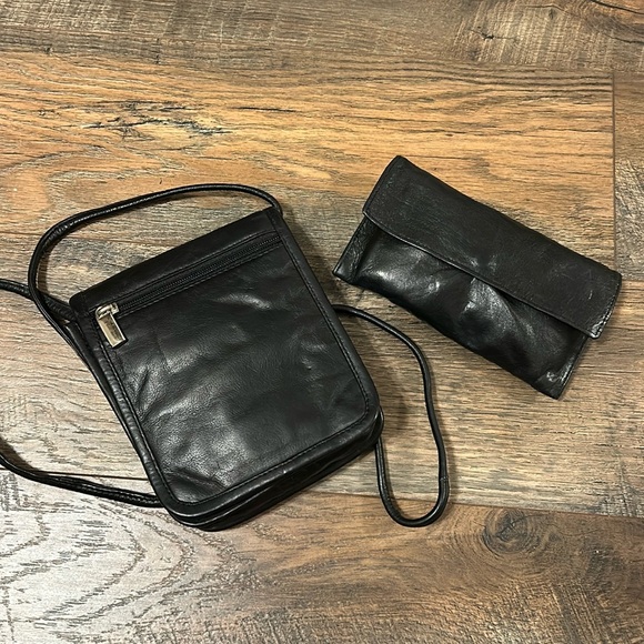 Wilson’s Leather Vintage Small Flap Crossbody and leather wallet - Picture 10 of 10